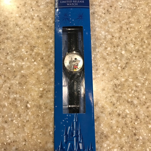 Vintage Disney Limited Edition Mickey Mouse Watch! - Picture 3 of 5